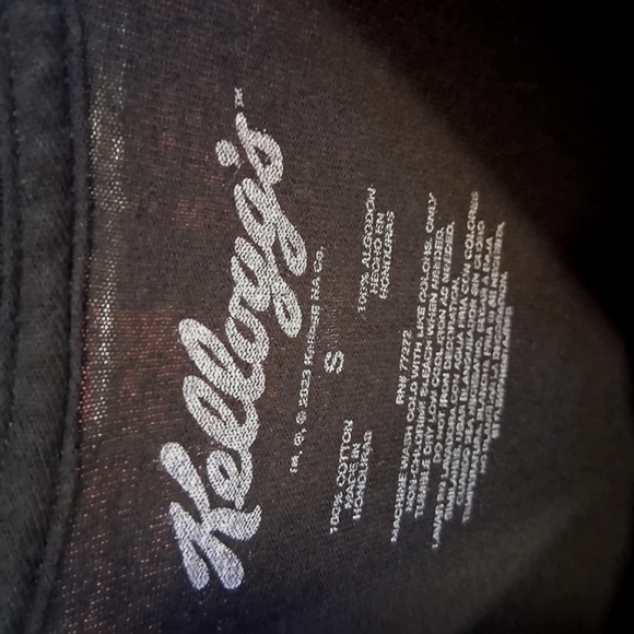 Tony the Tiger Black Graphic T-shirt with Cartoon Design - Picture 2 of 4